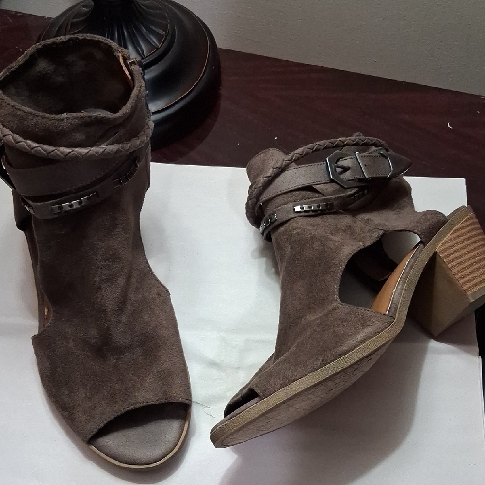 Authentic American Heritage Brown Heeled Boots